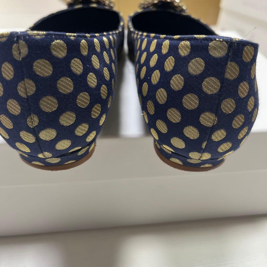 Manolo Blahnik ハンギシ 36 ネイビー ドット