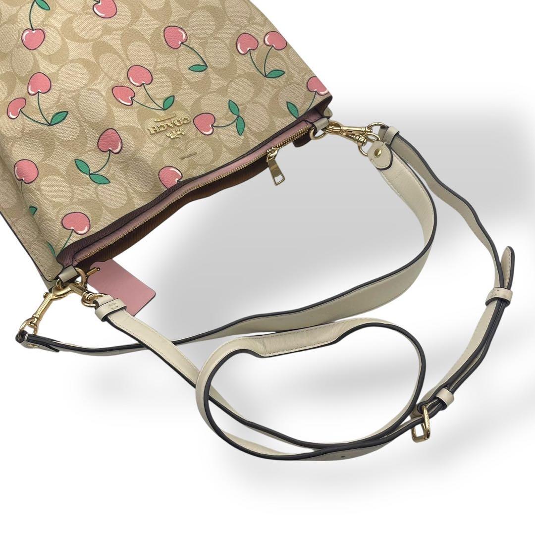 極美品✨️コーチ 2way ショルダーバッグ モリー PVC レザー チェリー柄