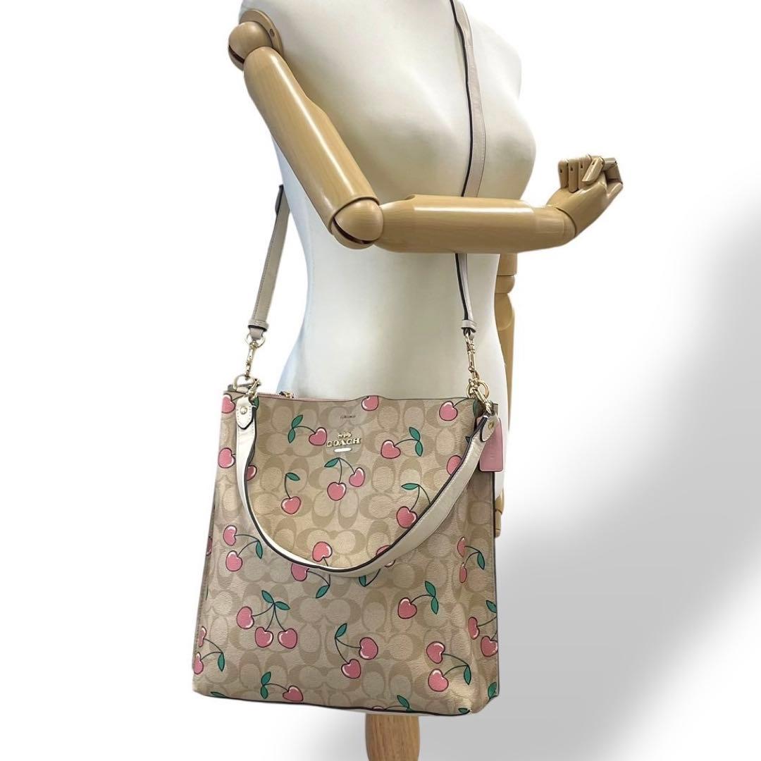 極美品✨️コーチ 2way ショルダーバッグ モリー PVC レザー チェリー柄