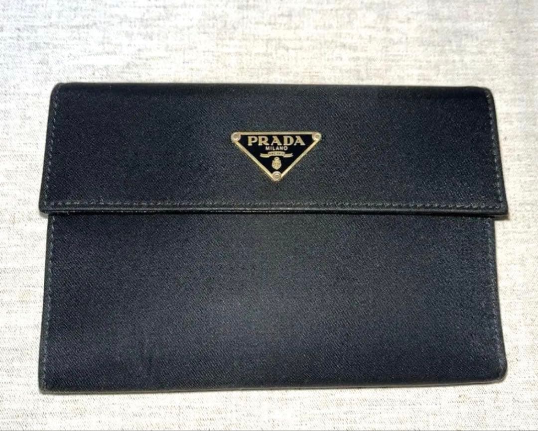 PRADA 財布　プラダ　二つ折り　ブラック　wallet
