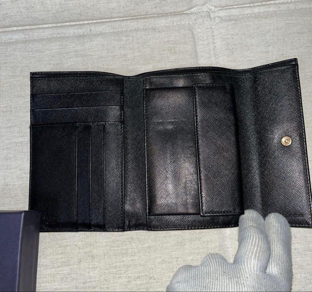 PRADA 財布　プラダ　二つ折り　ブラック　wallet