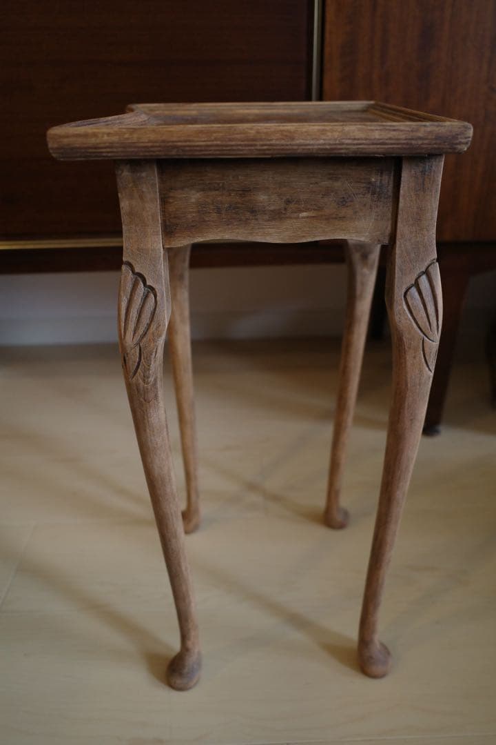 ヴィンテージ家具　ヨーロッパ　サイドテーブル 花台 コンソールテーブル