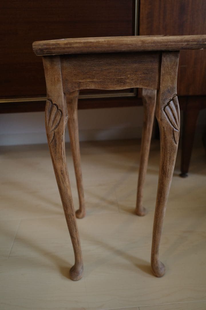 ヴィンテージ家具　ヨーロッパ　サイドテーブル 花台 コンソールテーブル