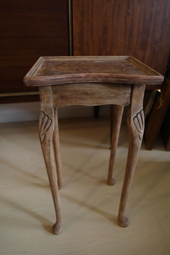 ヴィンテージ家具　ヨーロッパ　サイドテーブル 花台 コンソールテーブル