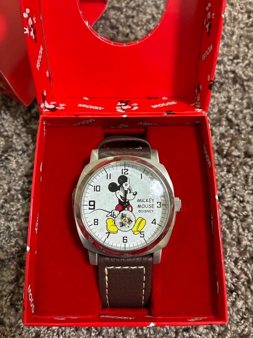 1月5日まで限定価格‼️ミッキーマウス 腕時計 レザー