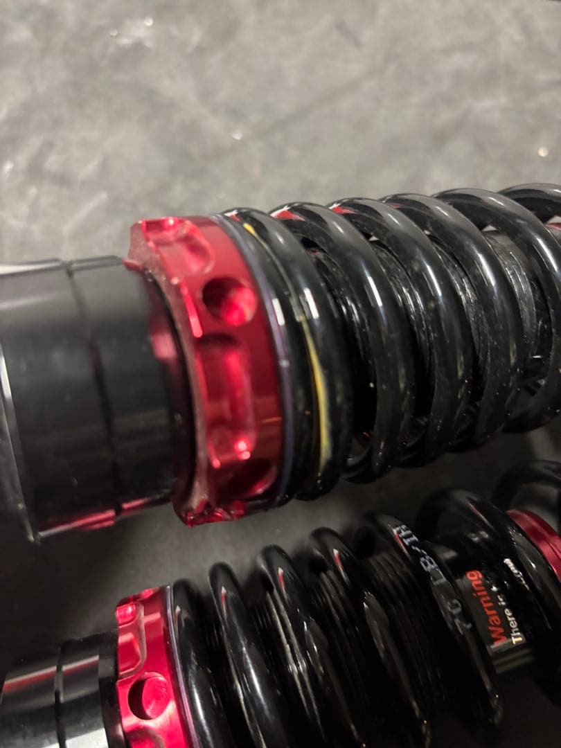 グリファス　サスペンション　赤　KN企画