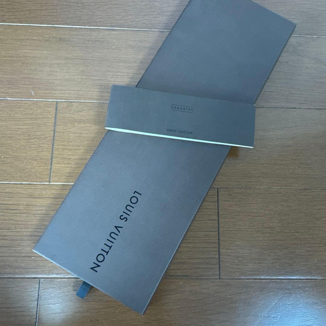 シルク製グレー花柄ネクタイ　ルイヴィトン