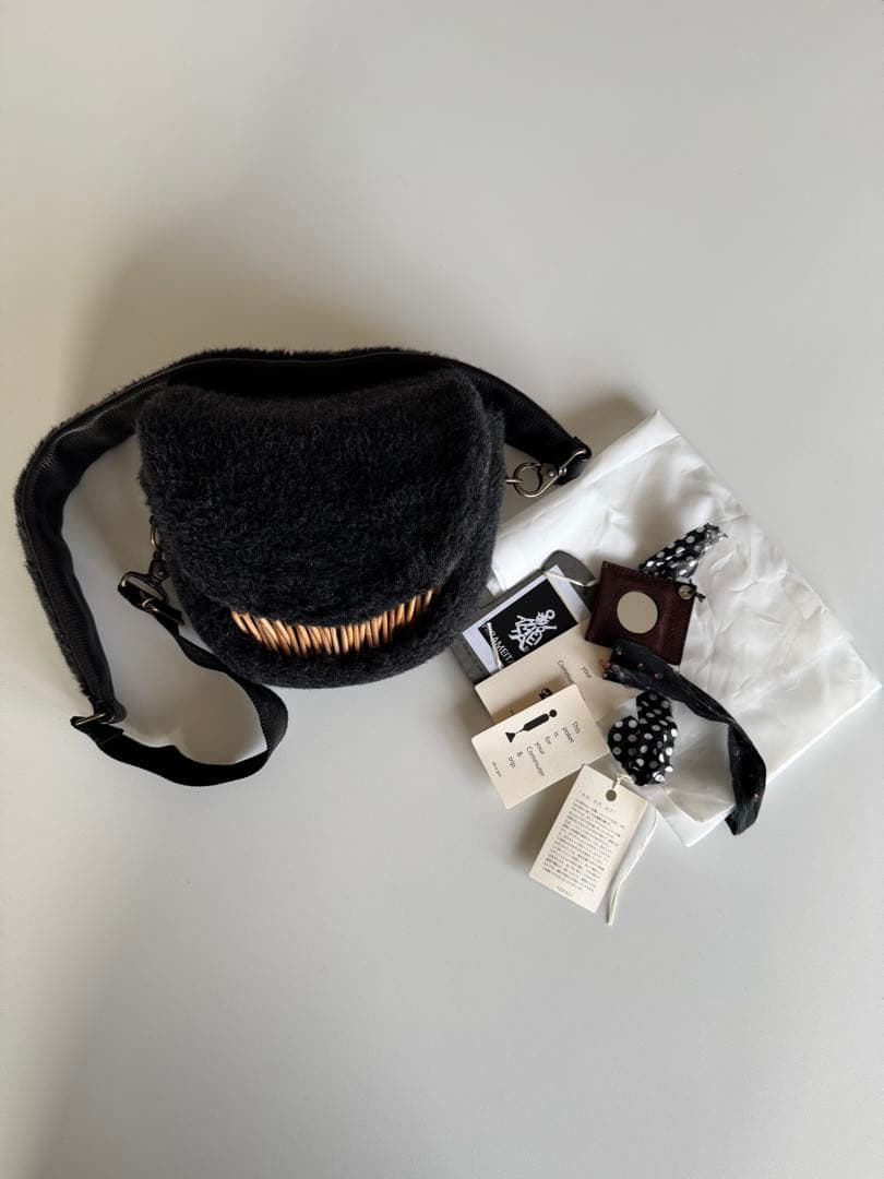 ebagos ウールボア・ボディバッグ