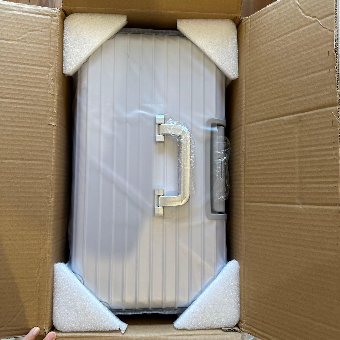 上開きキャリーケース　白