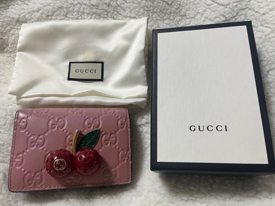 GUCCI グッチ　二つ折り財布 ピンク さくらんぼ