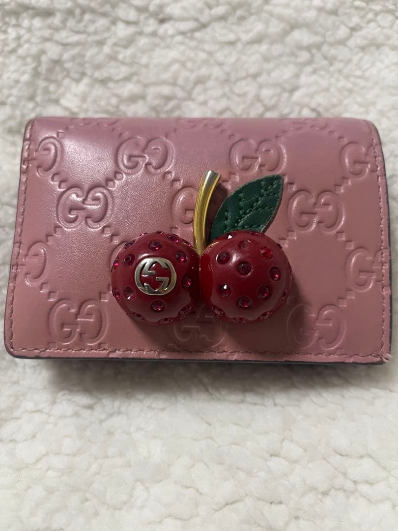 GUCCI グッチ　二つ折り財布 ピンク さくらんぼ
