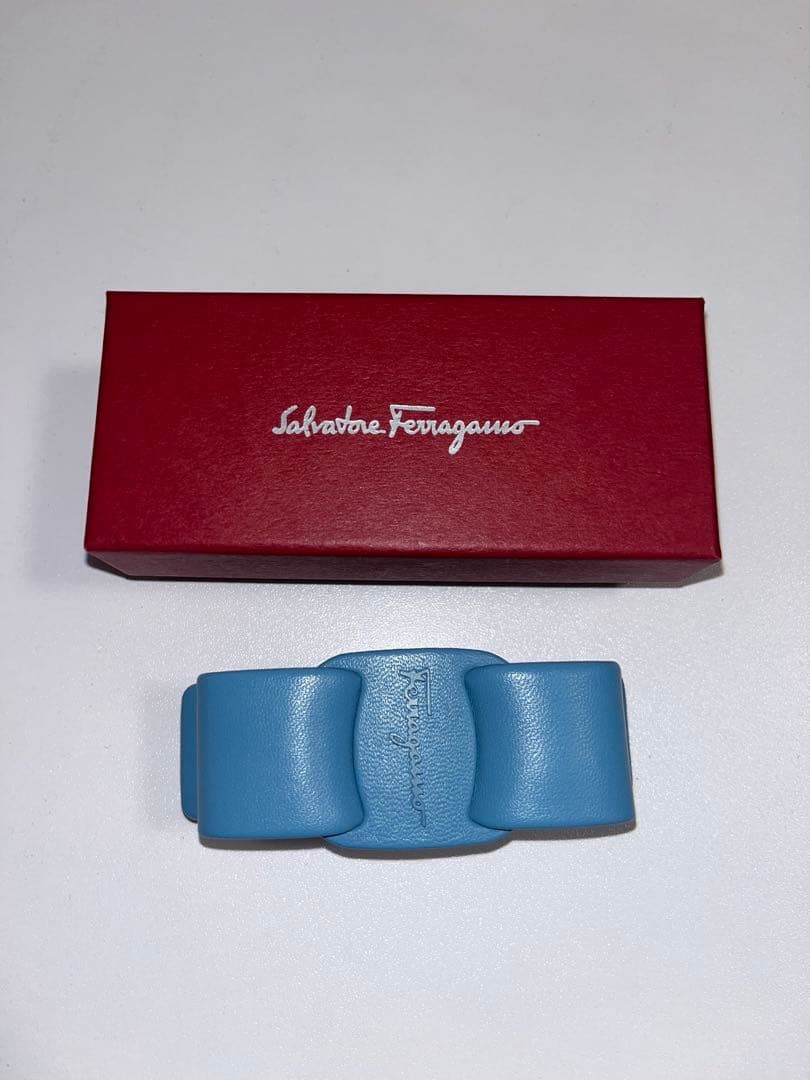 Salvatore Ferragamo ブルー レザー バレッタ