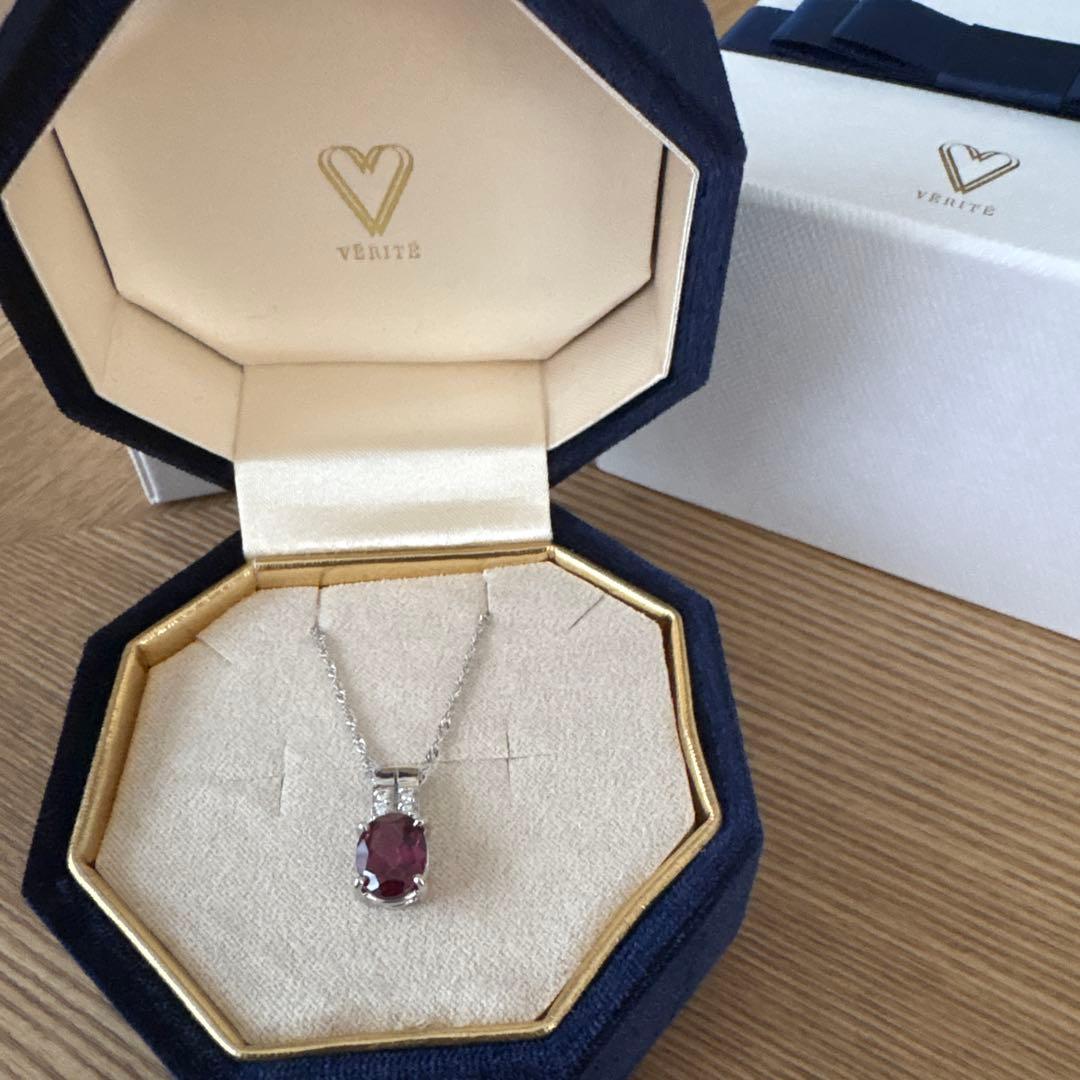 VERITE ルビーペンダントネックレス