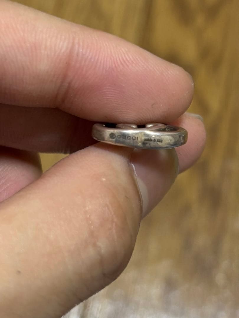 GUCCI ピアシルバー