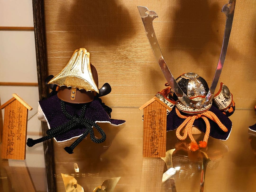 日本の伝統的な兜飾り 12体セット