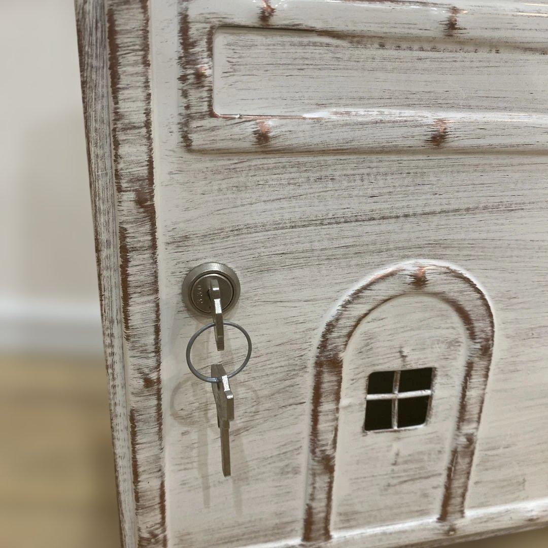 郵便受け【未使用品】ポスト鍵付き　ホワイト　アンティーク　ビンテージ風　イタリア