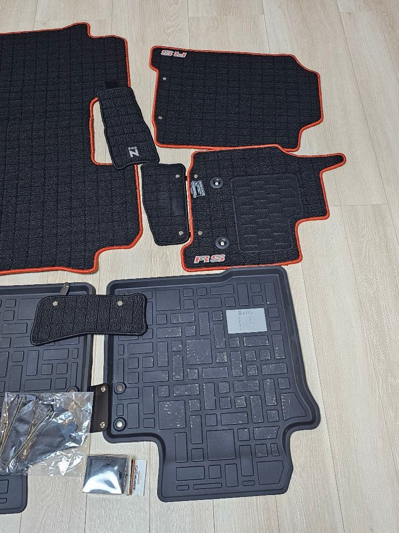 ホンダN-ONE RS MT 　フロワーマット　シフトブーツ　シフトノブ