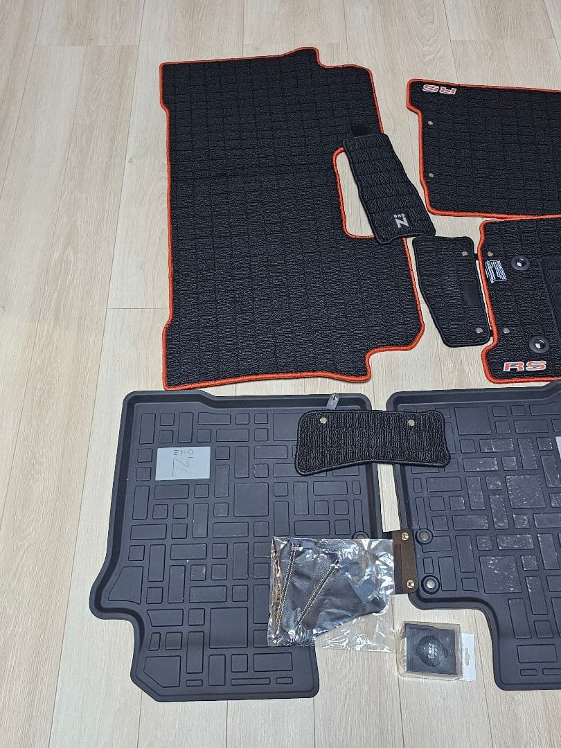 ホンダN-ONE RS MT 　フロワーマット　シフトブーツ　シフトノブ