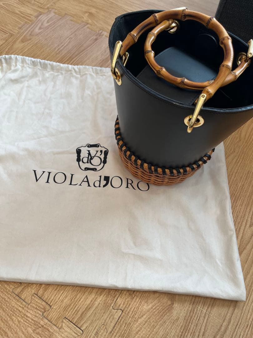 大幅値下げ！！【美品】ヴィオラドーロ　バケツ型黒合成皮革かごバッグ