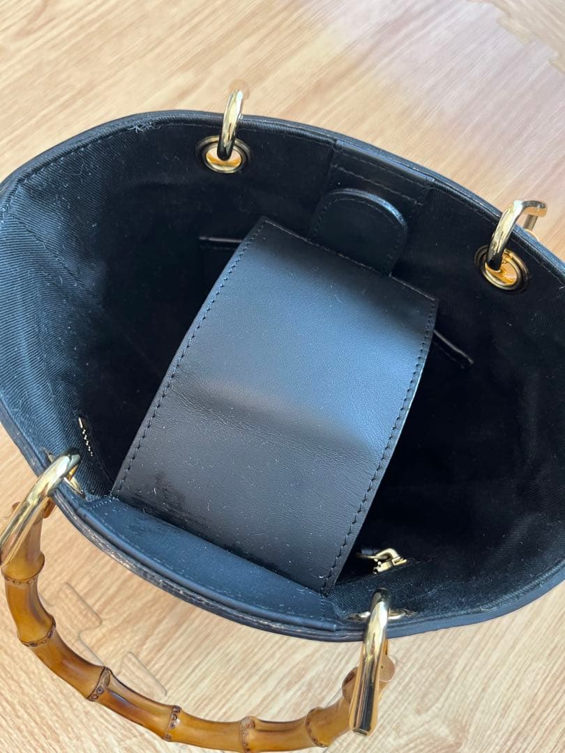 大幅値下げ！！【美品】ヴィオラドーロ　バケツ型黒合成皮革かごバッグ