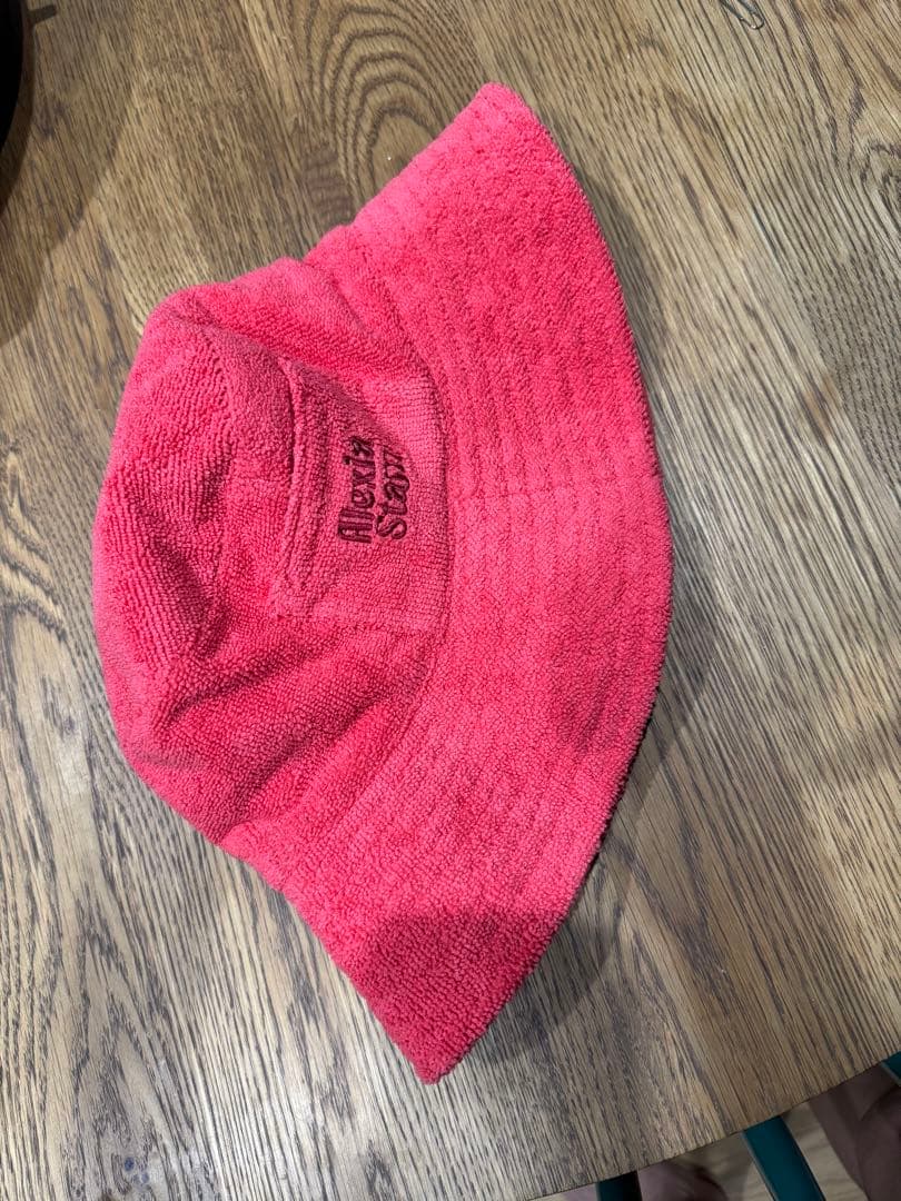 バケットハット 赤