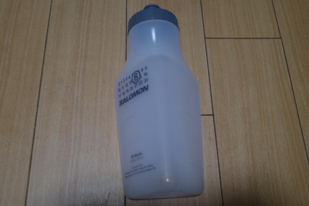 新品 人気コラボ MM6 x SALOMON ウォーターボトル& ホルダーバッグ