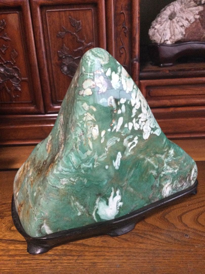 糸魚川翡翠原石　磨き石　水晶　観賞石