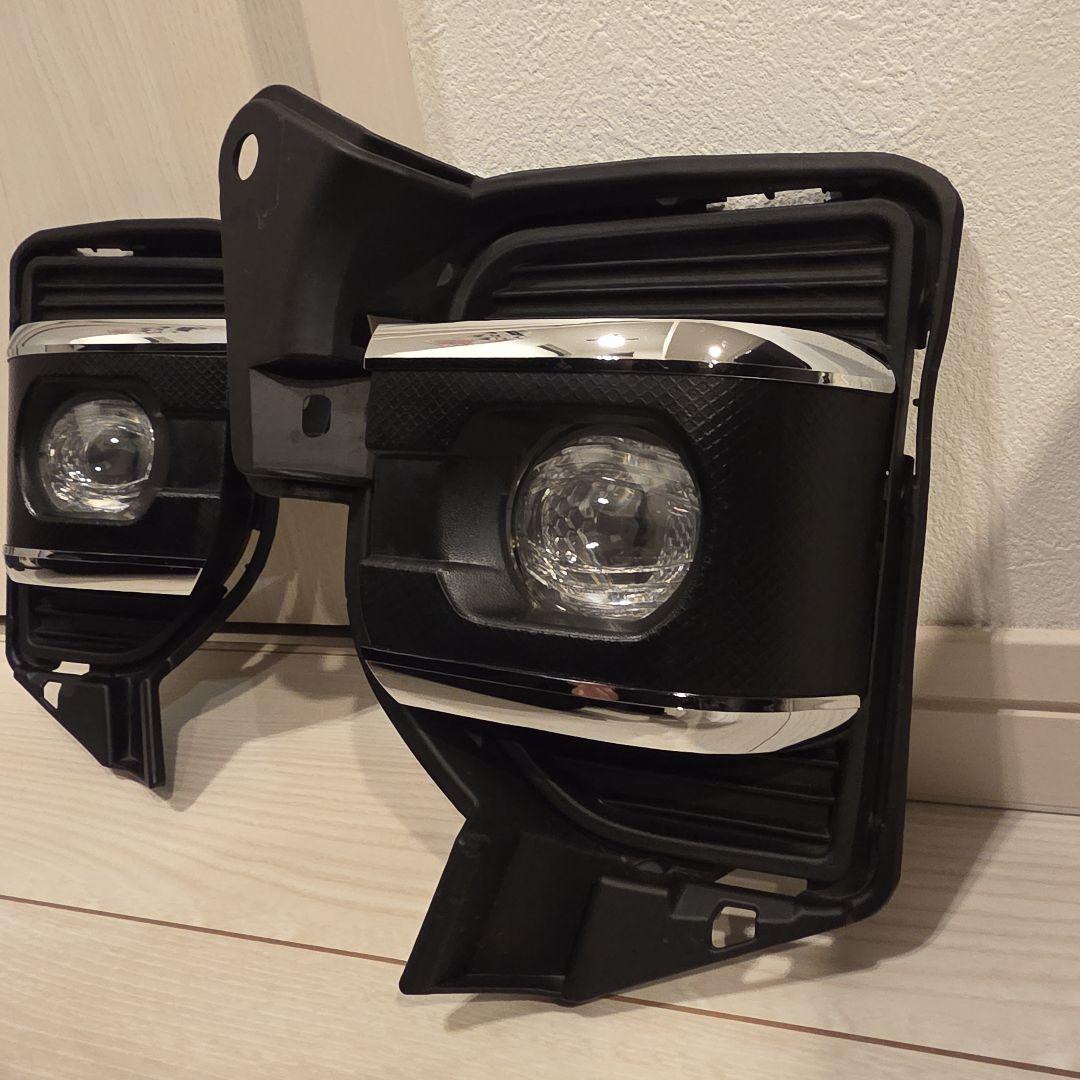 ハイエース　フォグランプ　クロームベゼル フォグランプカバー　セット