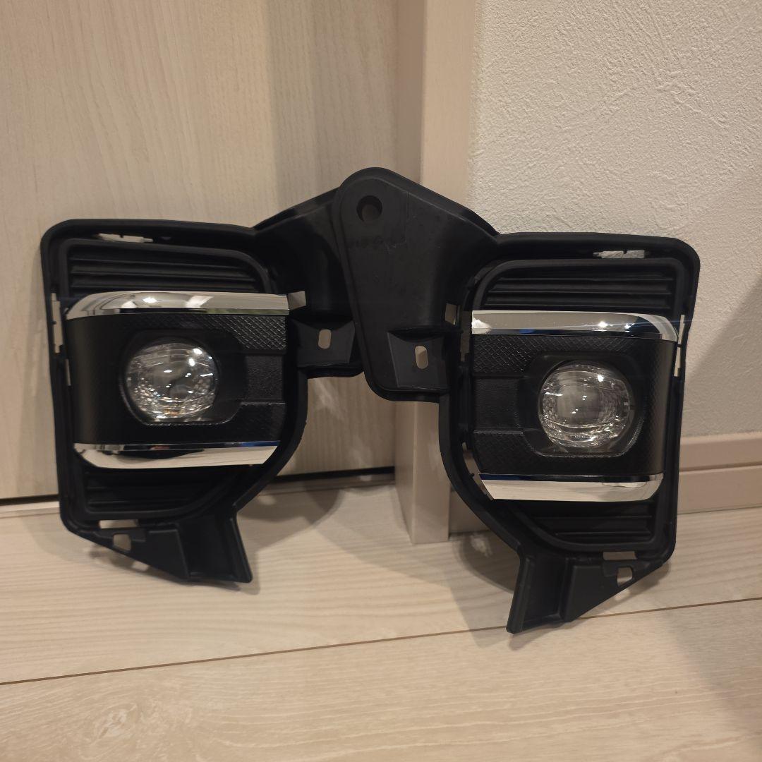 ハイエース　フォグランプ　クロームベゼル フォグランプカバー　セット