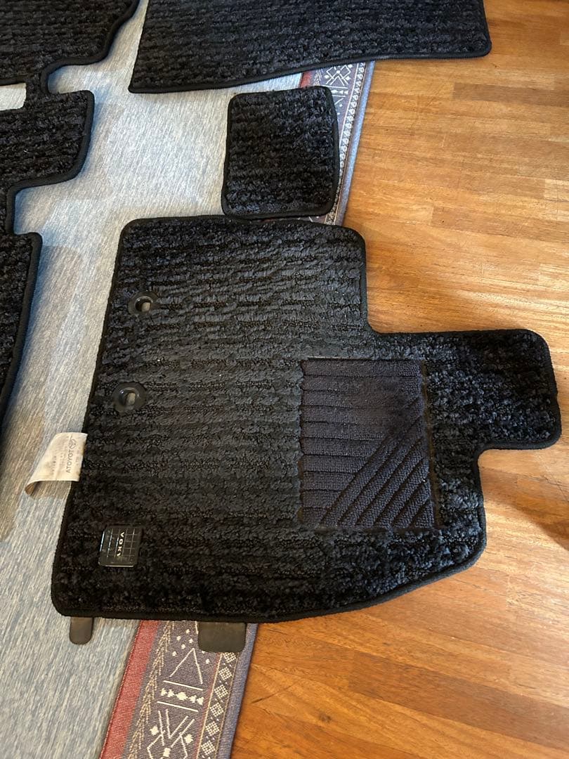 ヴォクシー　7人80系前期　純正フロアマット