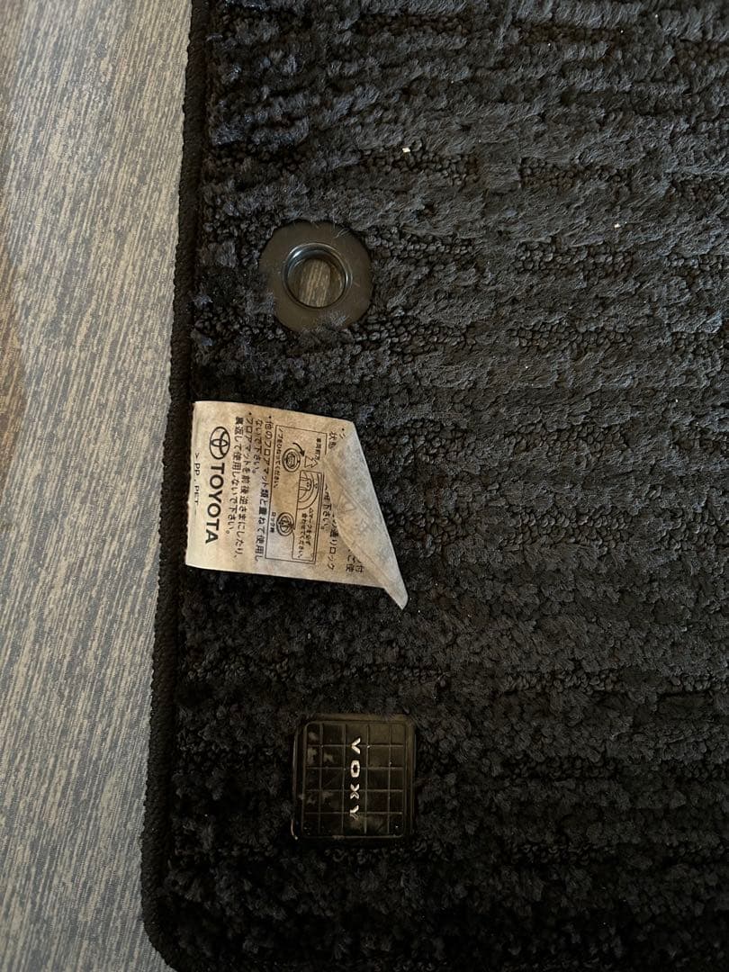 ヴォクシー　7人80系前期　純正フロアマット