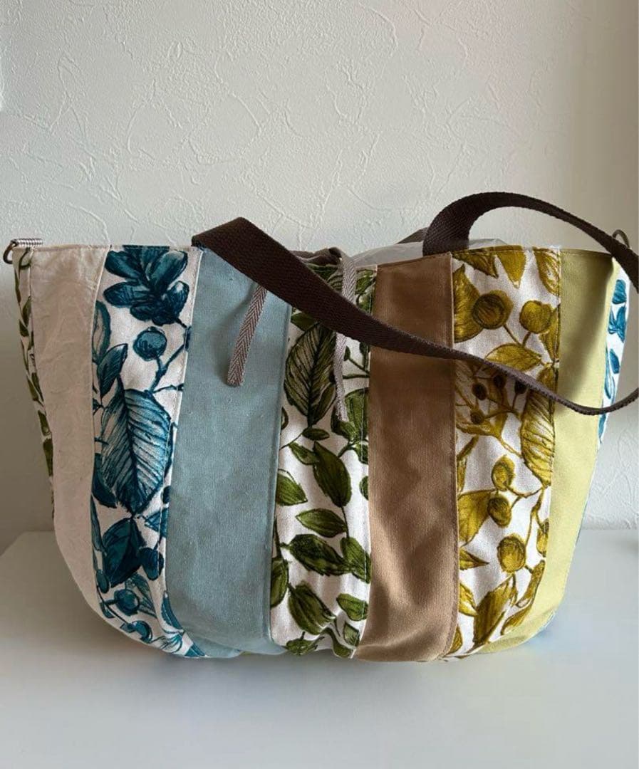 ＊りえ様＊パッチ生地　トートバッグ　巾着袋　ポーチ　ハンドメイド