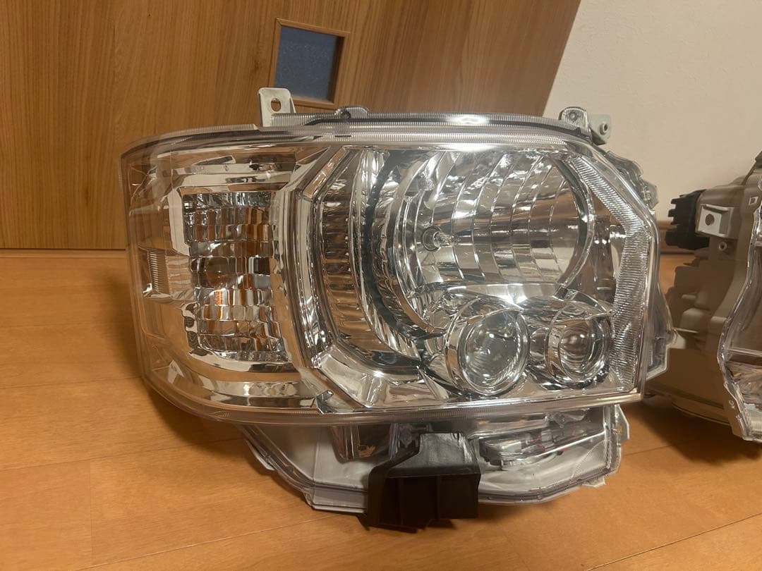 ハイエース　レジアス　4型 ＬＥＤヘッドライト 社外　美品　動作確認済み！