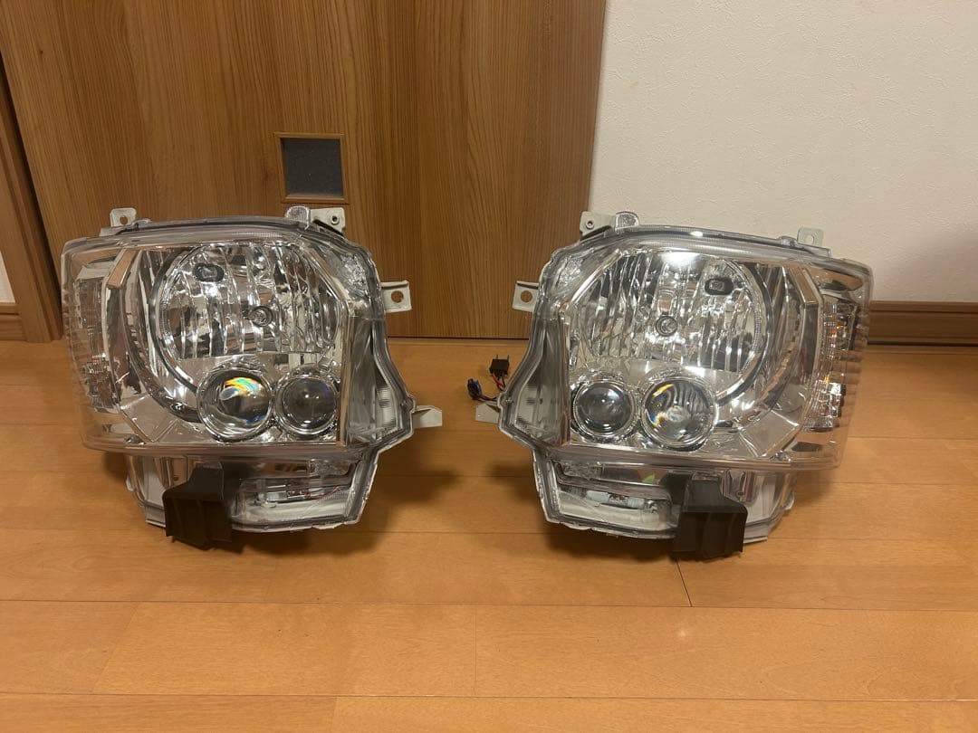 ハイエース　レジアス　4型 ＬＥＤヘッドライト 社外　美品　動作確認済み！