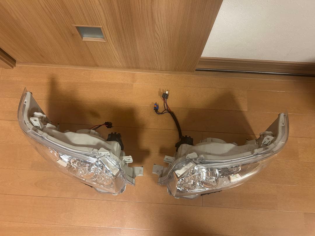 ハイエース　レジアス　4型 ＬＥＤヘッドライト 社外　美品　動作確認済み！