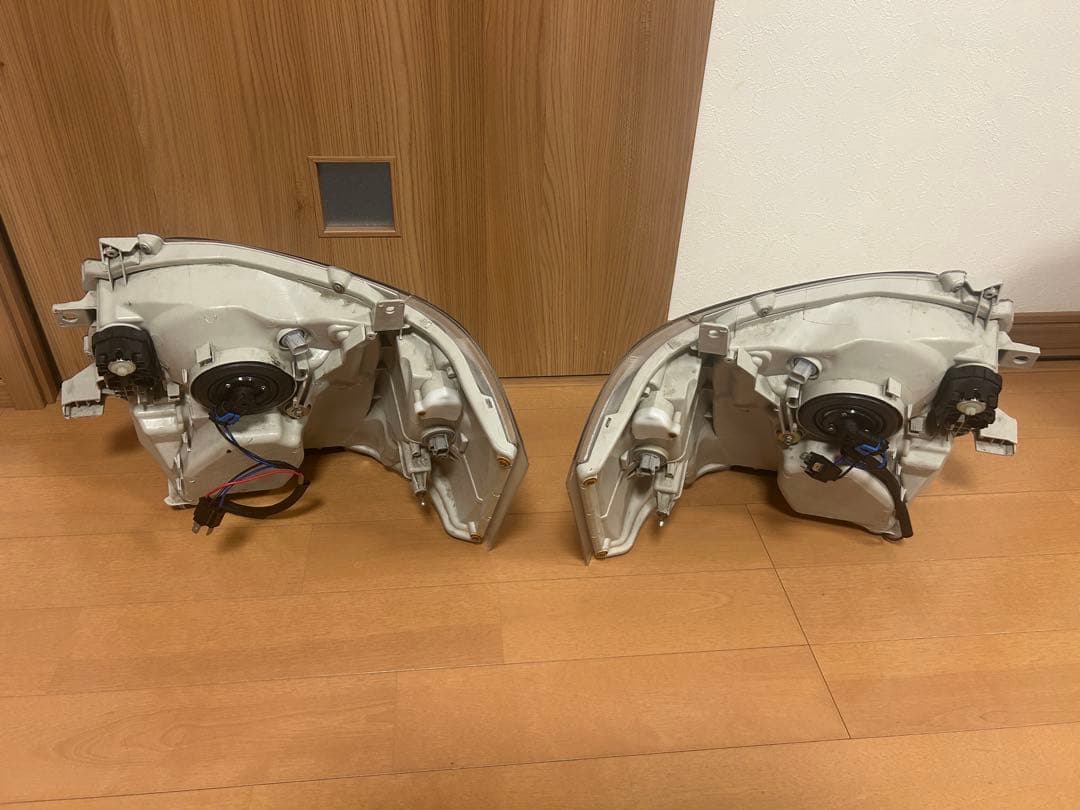 ハイエース　レジアス　4型 ＬＥＤヘッドライト 社外　美品　動作確認済み！