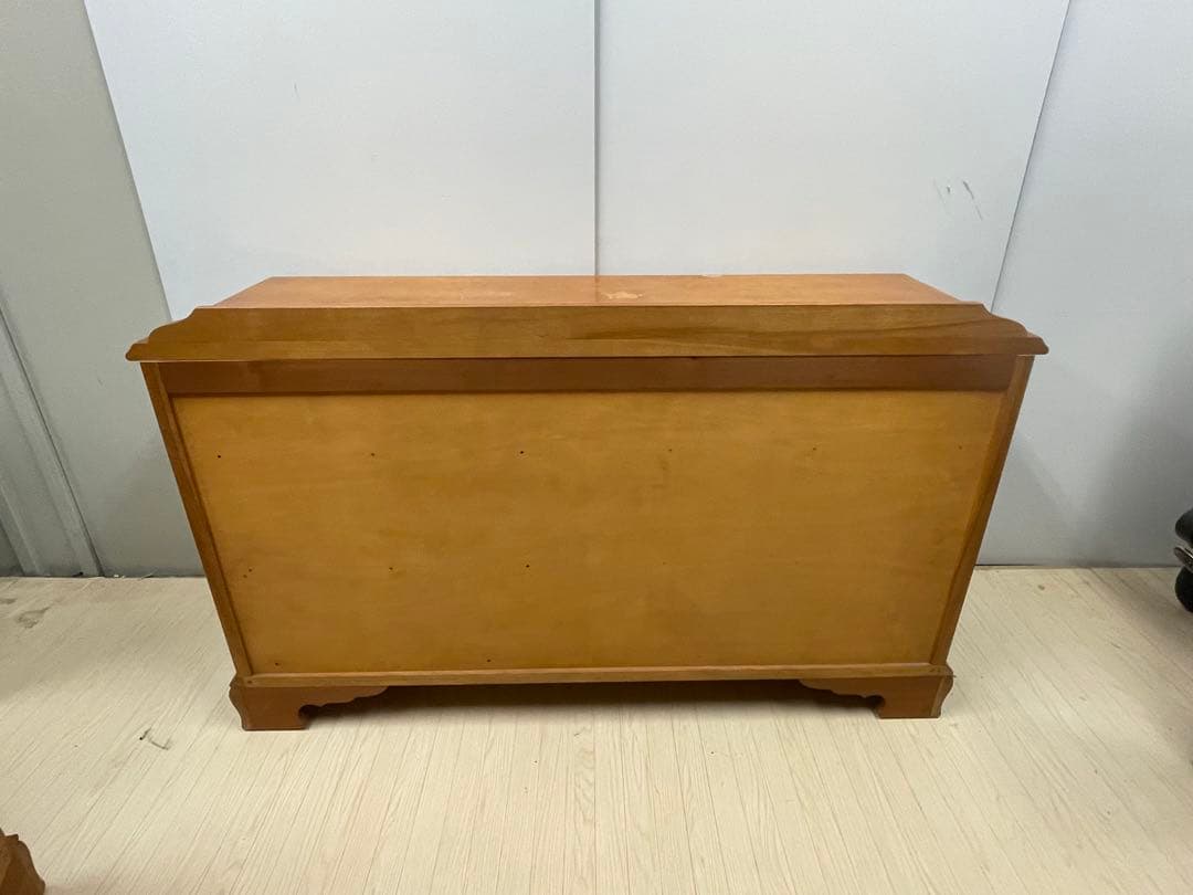 横濱ダニエル　アンティーク家具　3段チェスト