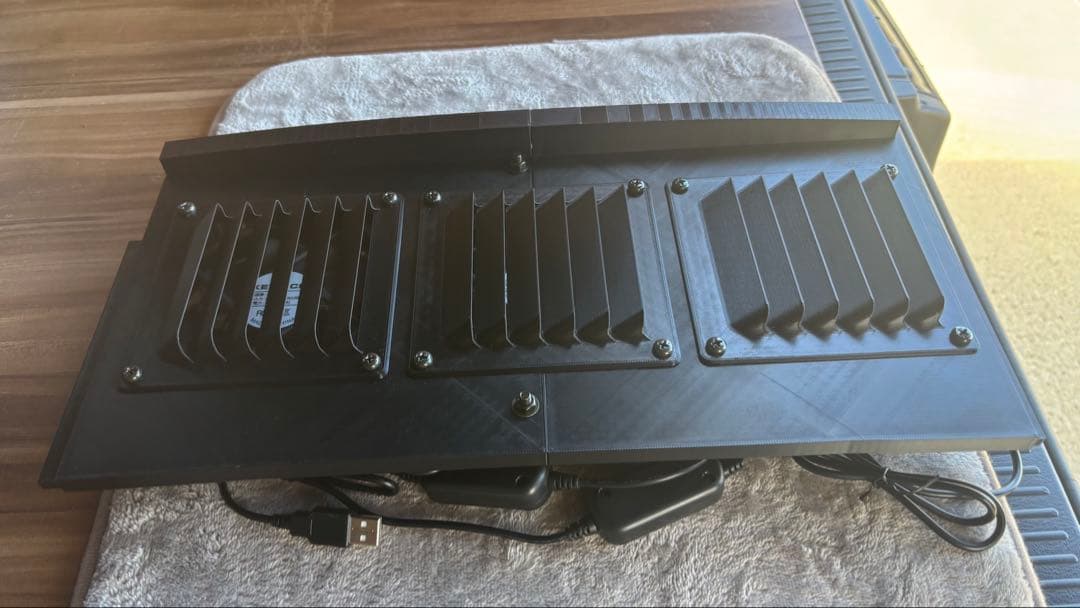 ハイエース 換気扇 ４型 〜 USBファン 3連 ルーバー ネット付 運転席側