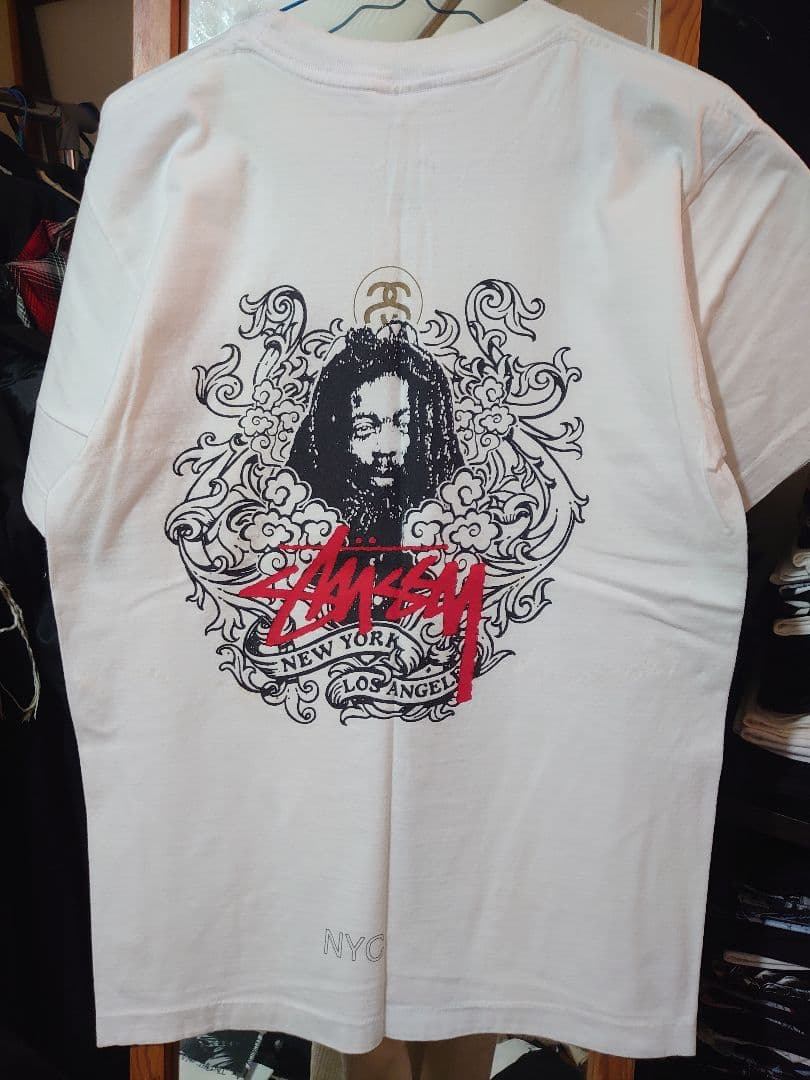 STUSSYのTシャツ