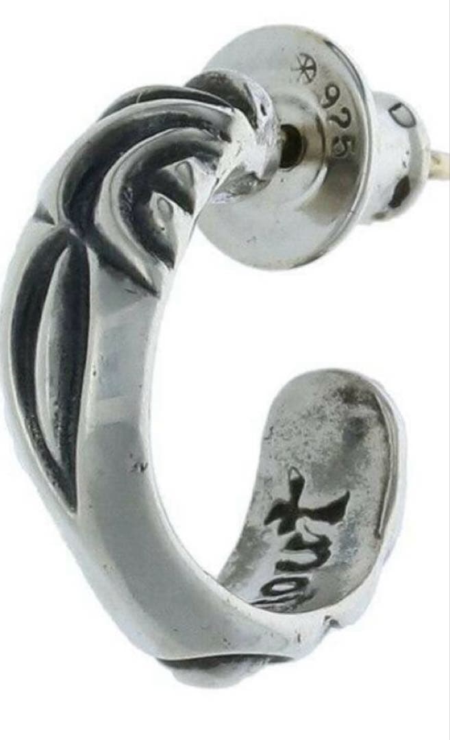 レナードカムホート　レイブンフープピアス