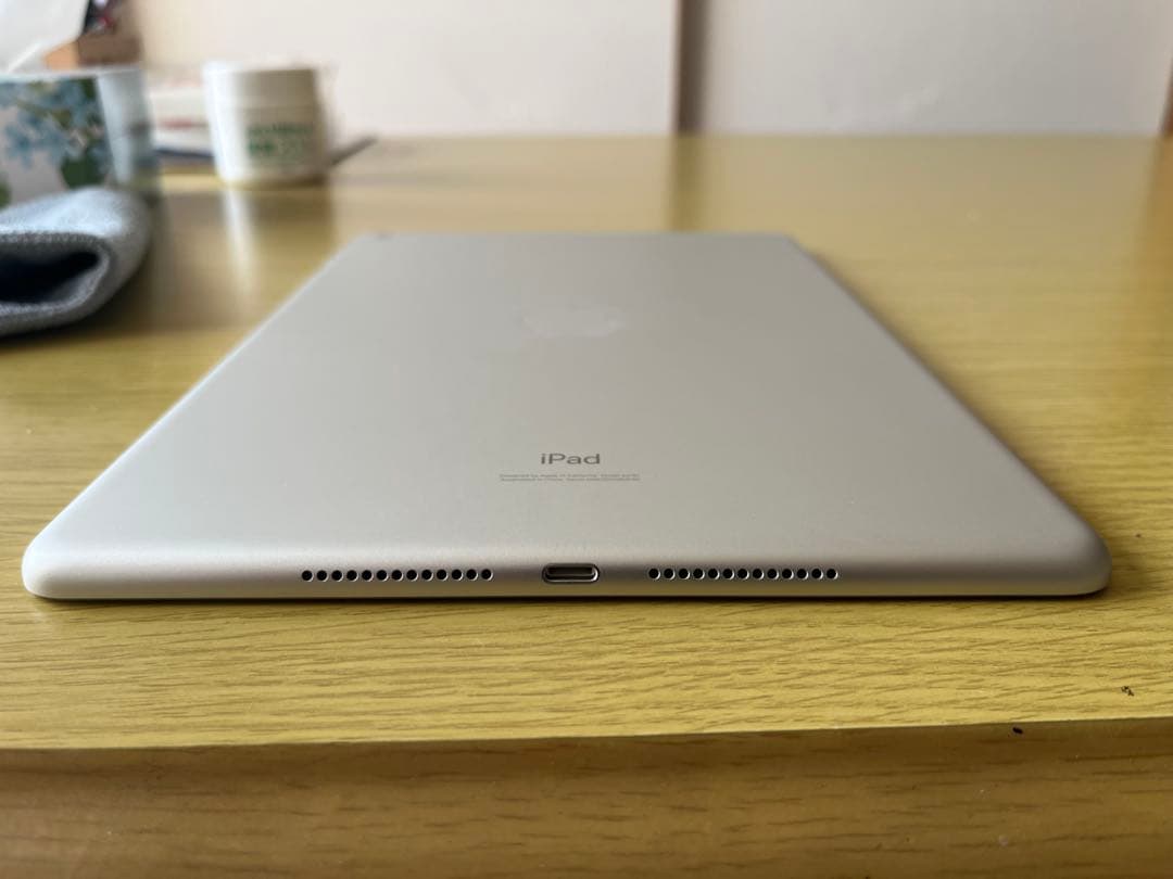 美品　iPad 第7世代Wi-Fiモデル　32GB 10.2インチ シルバー