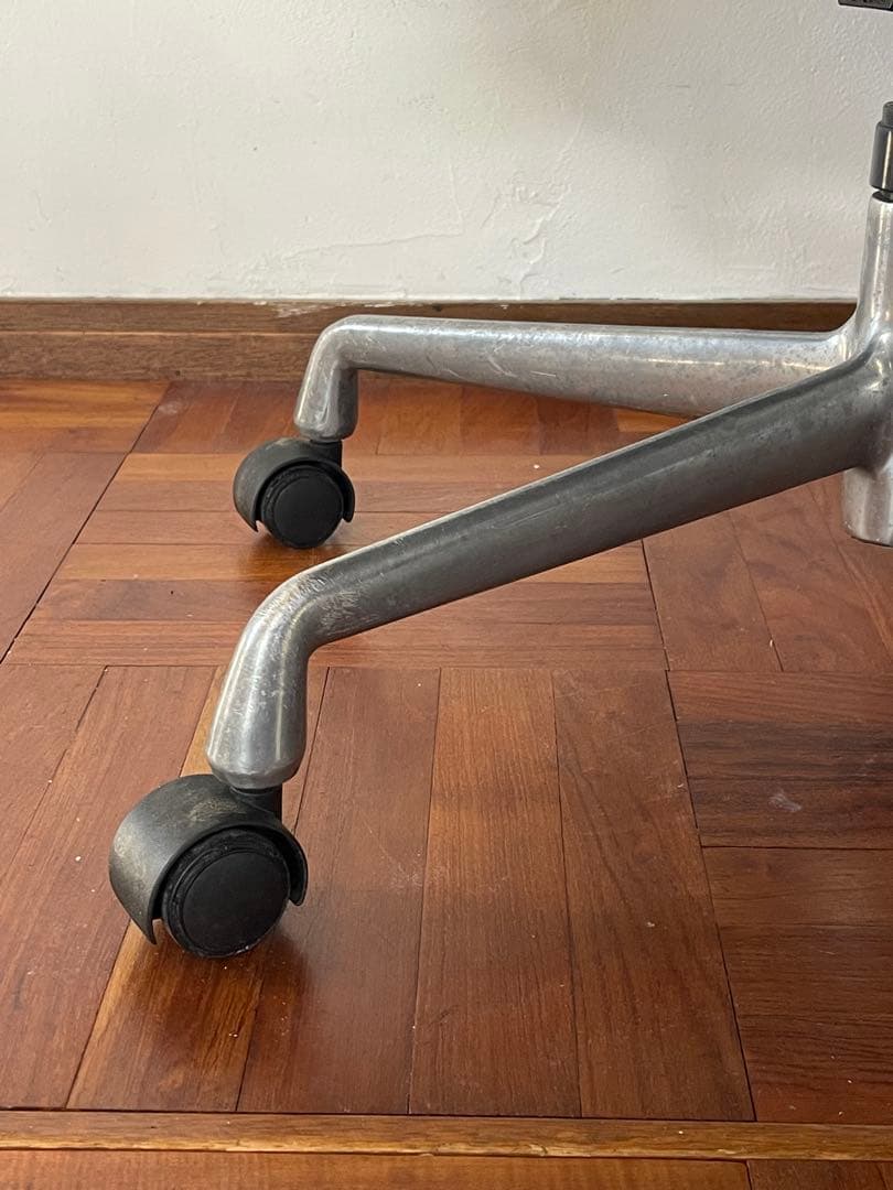 ハーマンミラー イームズ ソフトパッド チェア