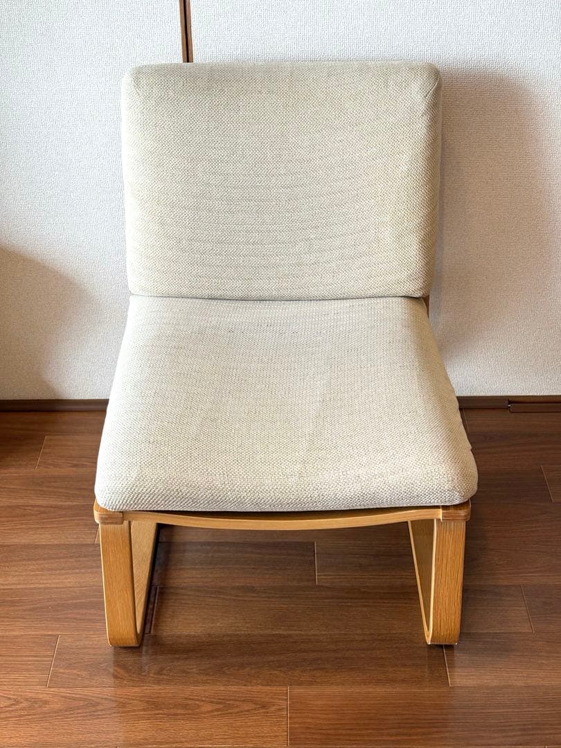 ②リビングでもダイニングでもつかえるソファチェア（モールドクッション仕様）オーク