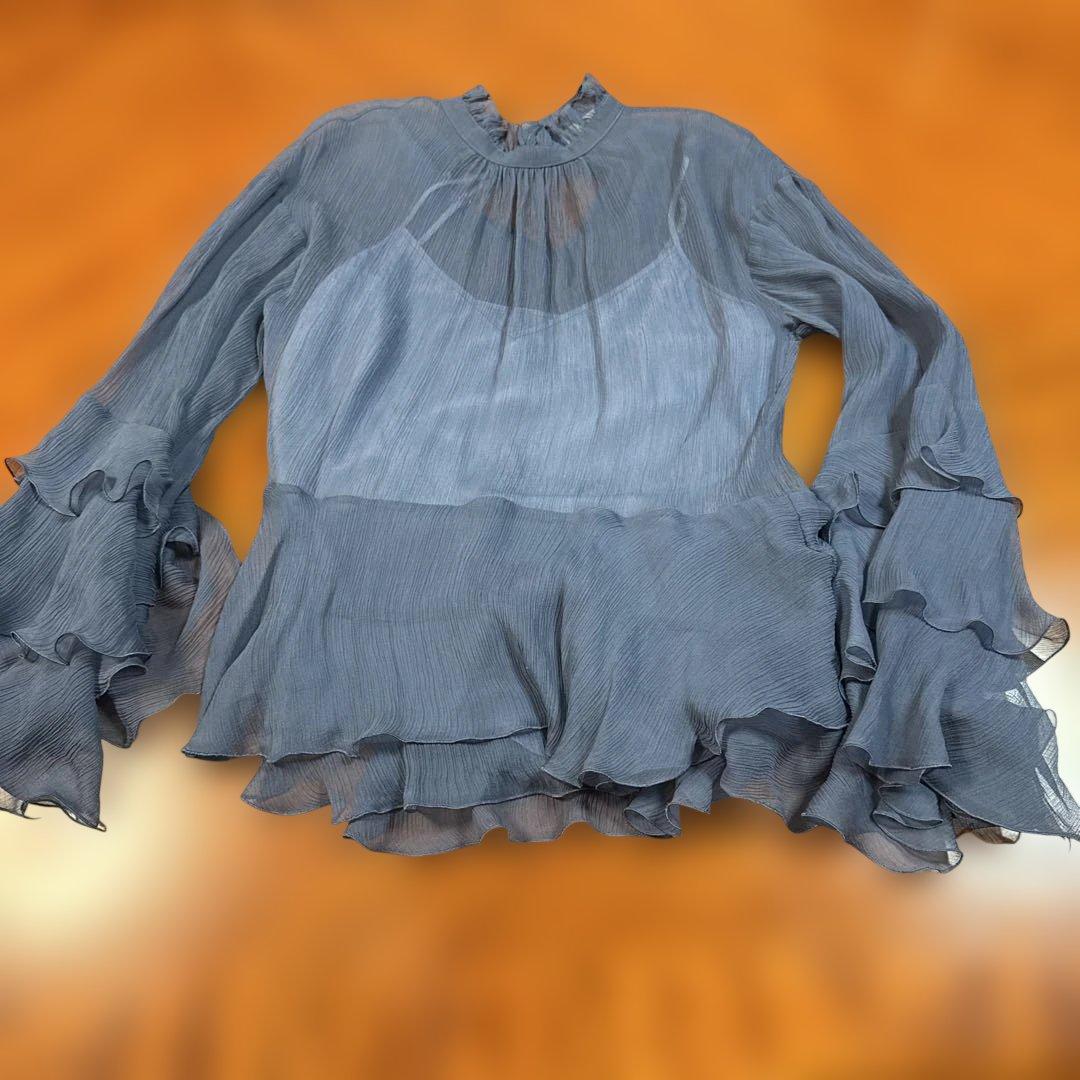 ストラスブルゴ　フリルブラウス