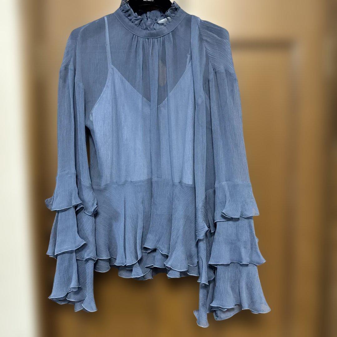 ストラスブルゴ　フリルブラウス