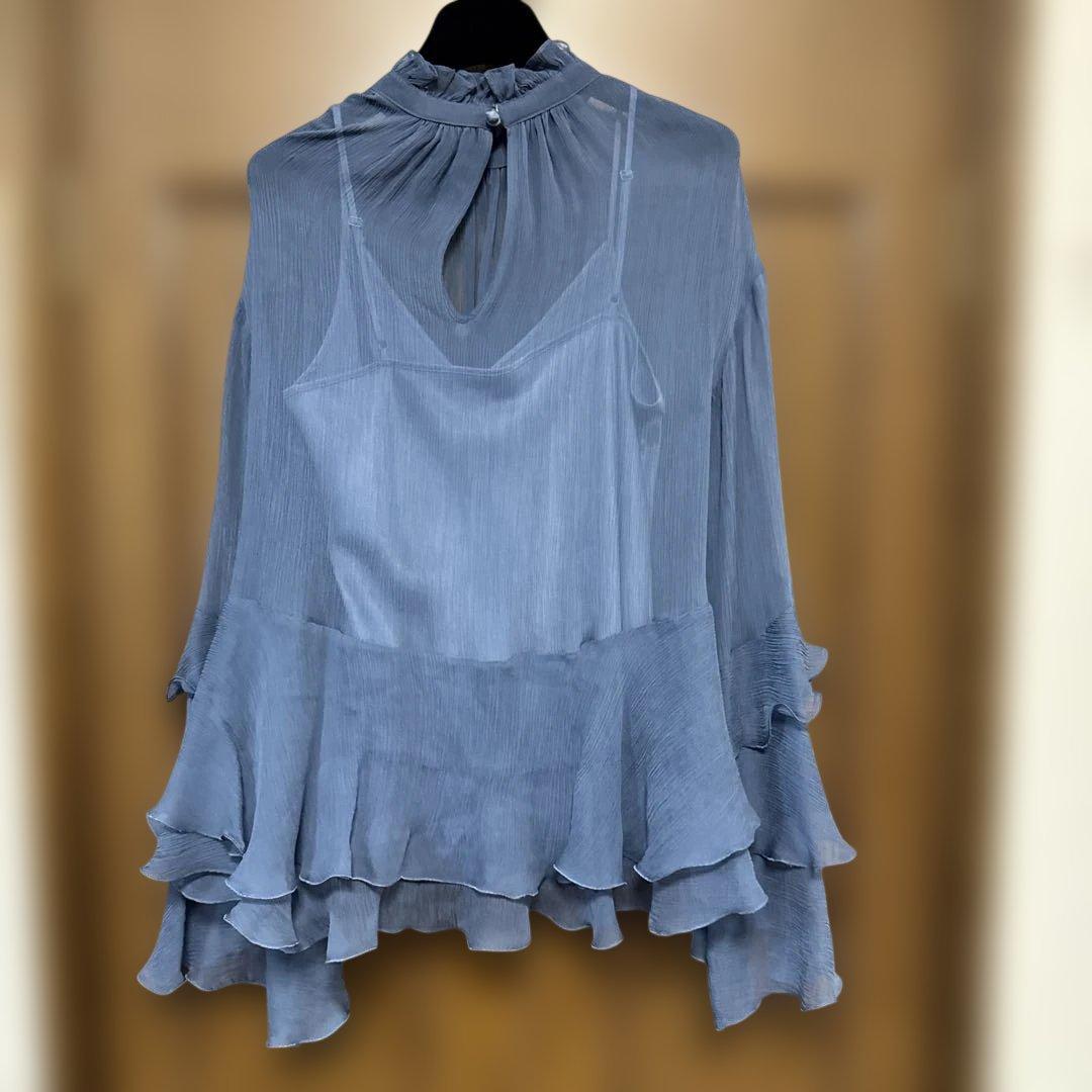 ストラスブルゴ　フリルブラウス