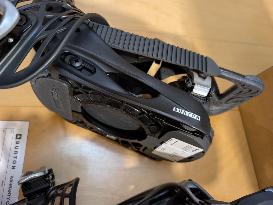 み*き様 ウィメンズ バートン スノーボードバインディング スクライブ ブラック