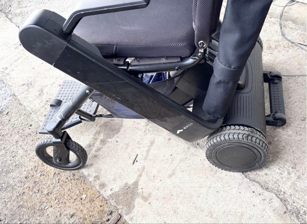 WHILL Model F 電動車椅子 ブラック　ウィル