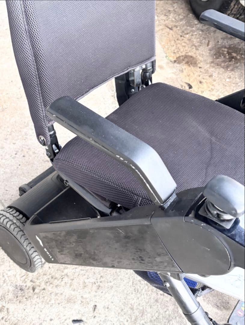 WHILL Model F 電動車椅子 ブラック　ウィル