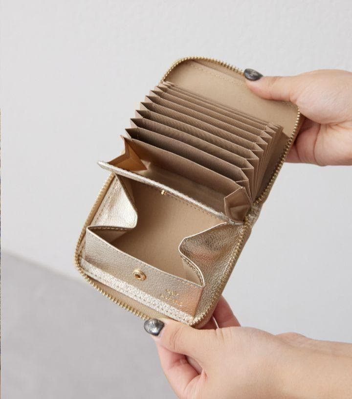 イアパピヨネ「PEZ×perche×ear」コラボジャバラ折り財布